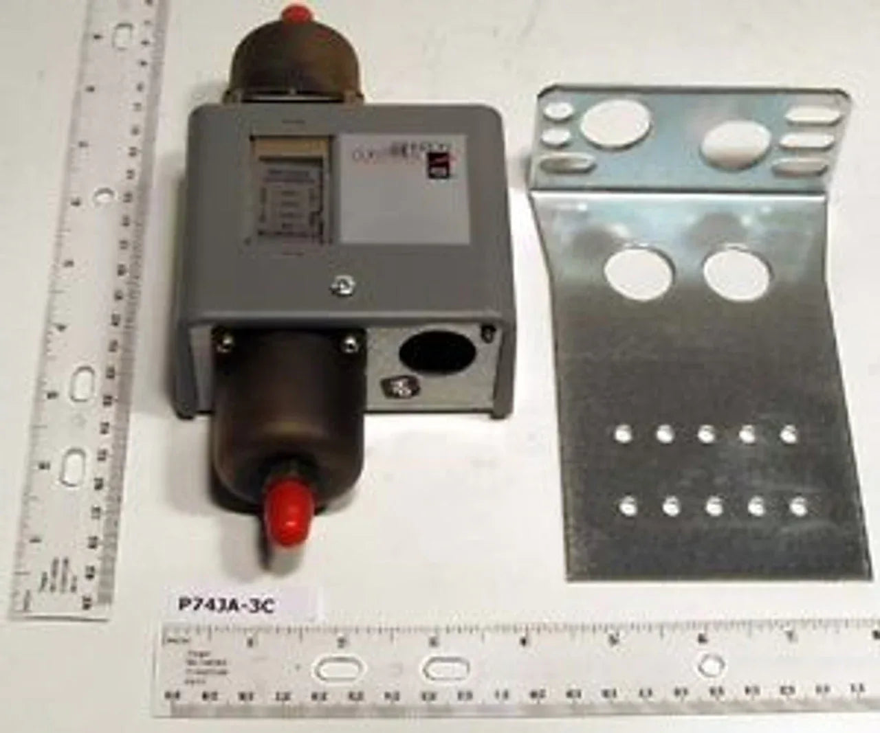 Controllers - Johnson Controls 55/414 Kpa Differential Pressure Controller P74JA-3C