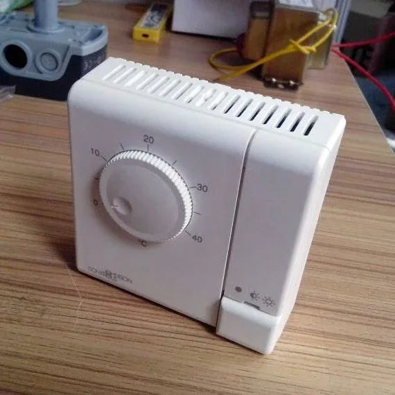 Controllers - Johnson Controls 12/28°C Temperature Controller Build-in NTC Sensor 24V Float