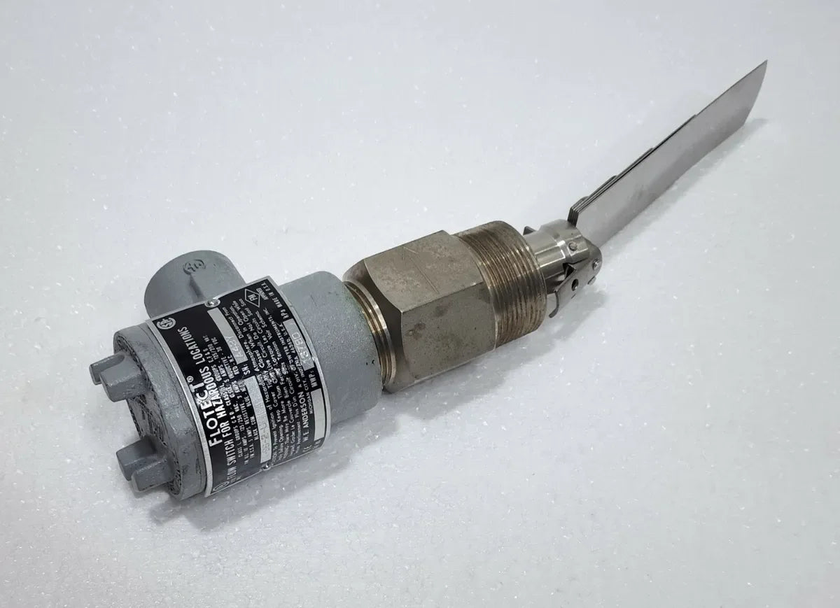 Switches - Dwyer Flotect® Water Flow Switch Stainless Steel 316 Universal Vane